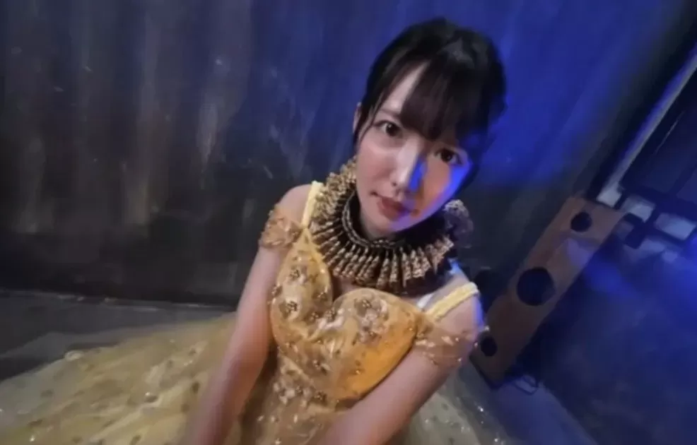 某国的公主被俘虏关进了监狱 1.webp