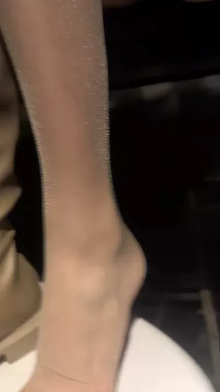 【推特大王】真实刺激偷拍第二部-酒吧搭讪tk 3.webp