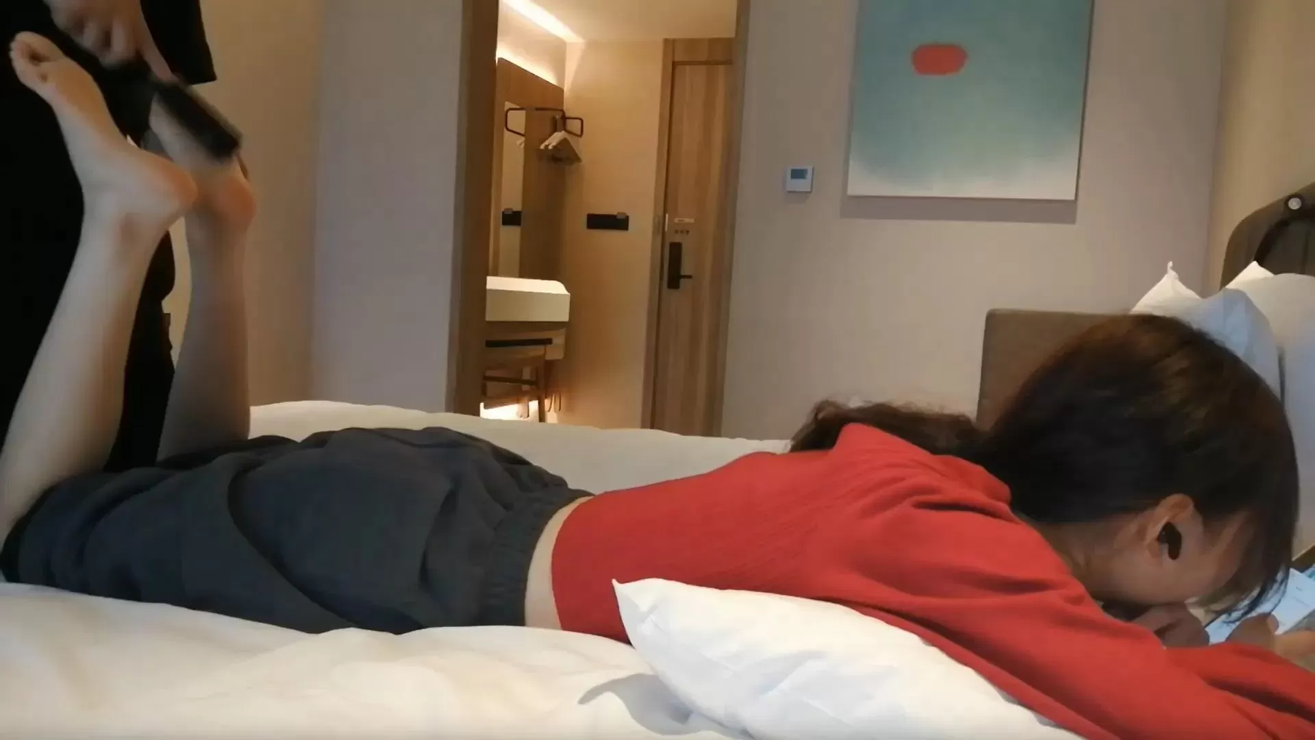 【小卓原创】玩弄绝美高冷学霸妹子的白袜和裸足 (3).webp