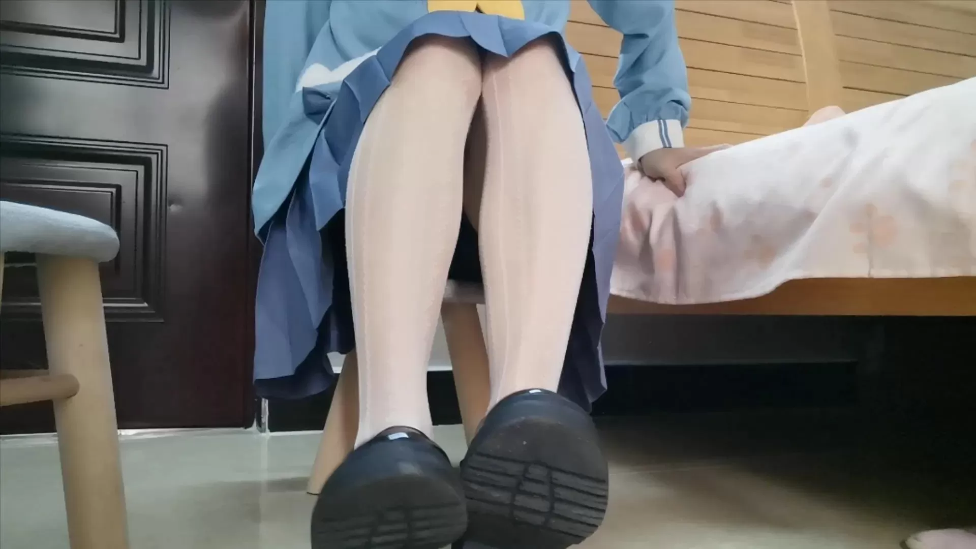 【自购】小琪琪脚心写字玩装满牛奶的气球第二部 (1).webp