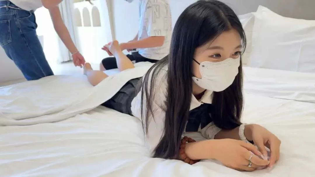 超级漂亮的专业模特琳琳被tk嫩脚 (1).webp