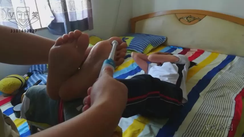 V笑原创 中学生-017 中学生软妹子TK：痒疯了.mp4_20251214_210315579.webp