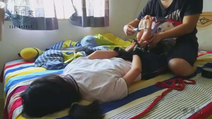 V笑原创 中学生-017 中学生软妹子TK：痒疯了.mp4_20251214_210351659.webp