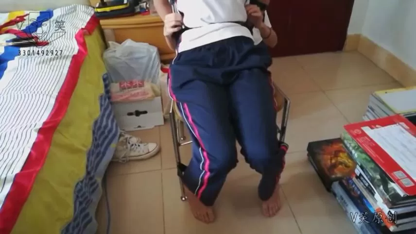 V笑原创 中学生-017 中学生软妹子TK：痒疯了.mp4_20251214_210428040.webp