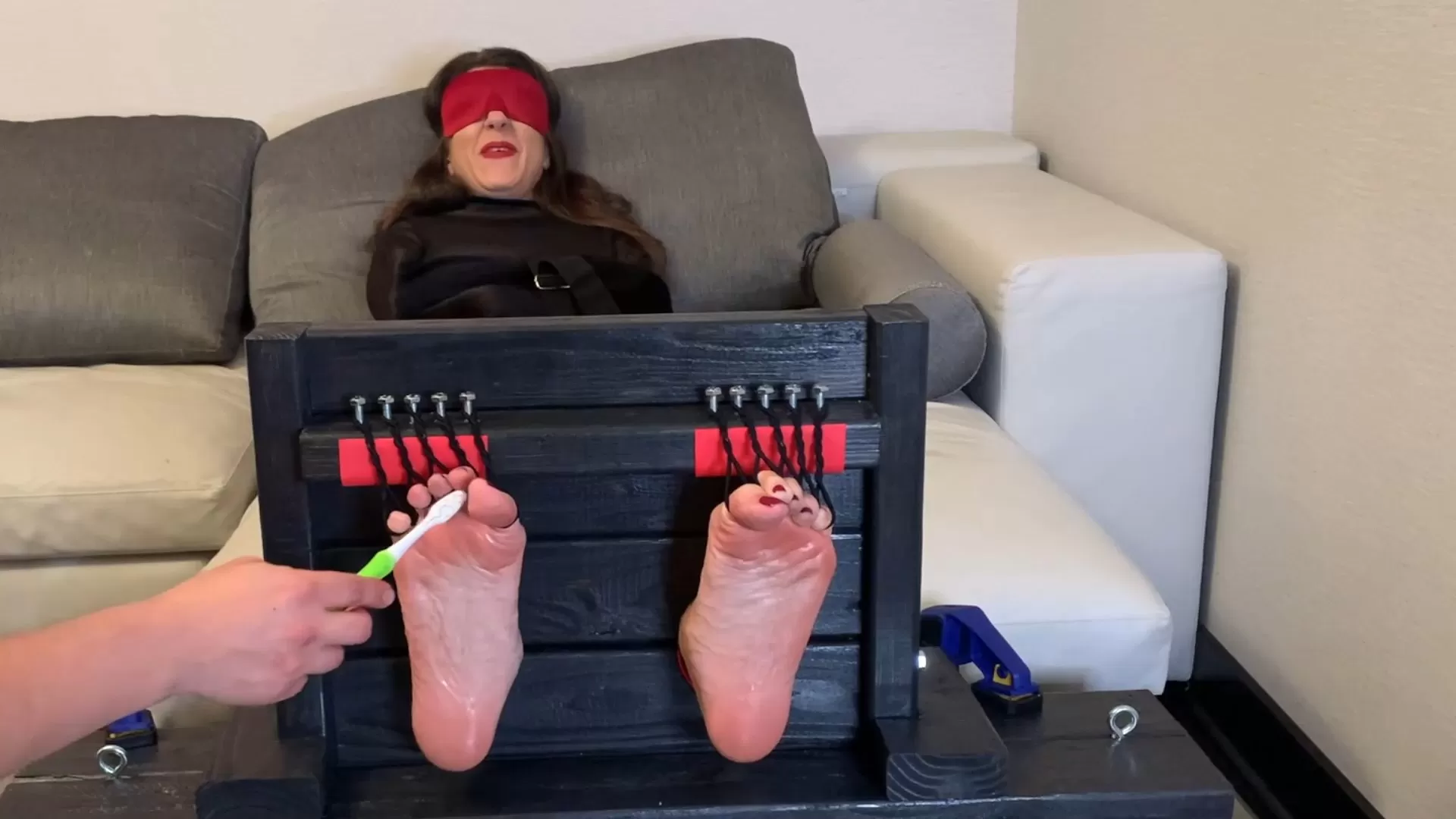 TheDevilsFootstool – Morgana Wrapped and Tickled.mp4_snapshot_04.43.616.webp