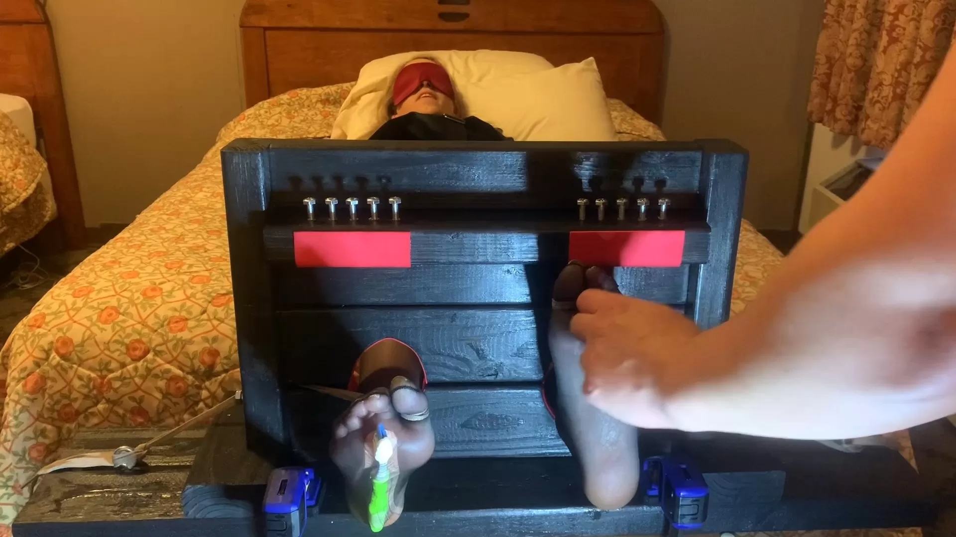 TheDevilsFootstool – Bella Toe-Tied and Tickled.mp4_snapshot_25.33.333.webp