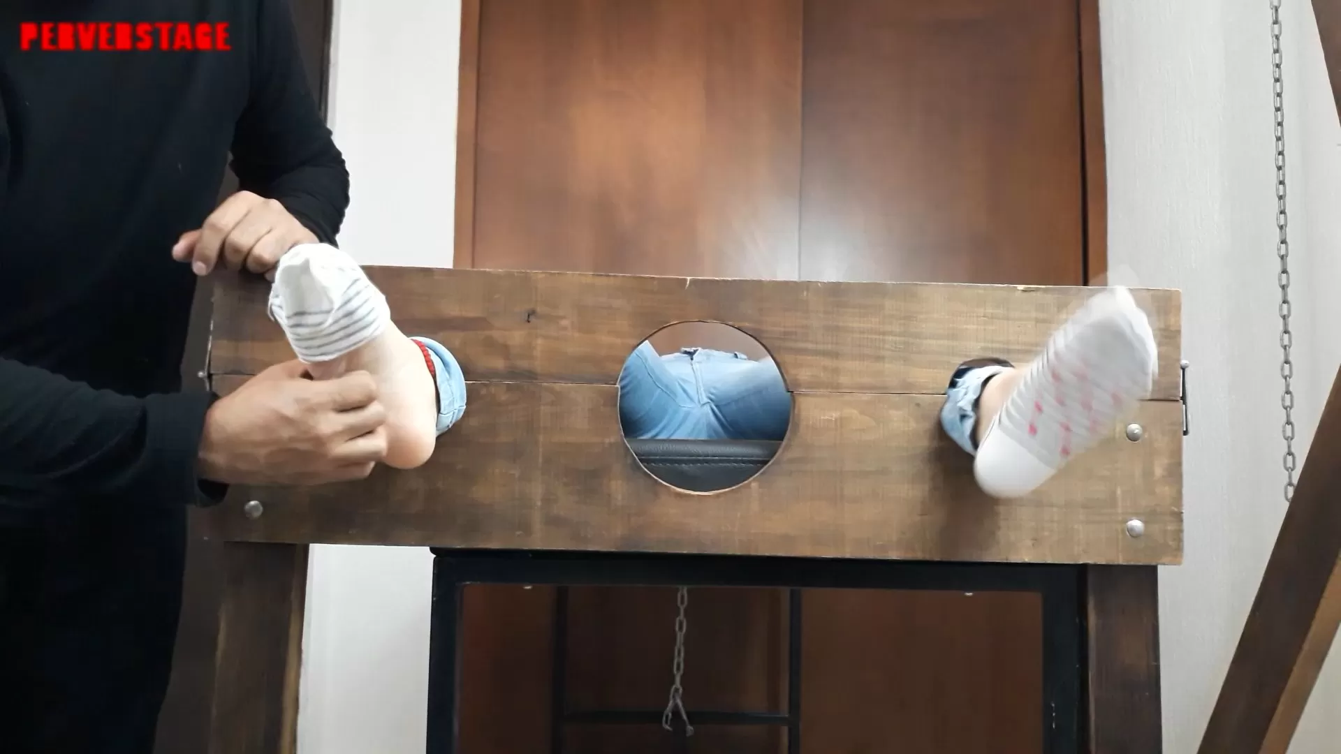 Perverstage - Sweaty Feet of Skater Girl.mp4_snapshot_01.00.000.webp