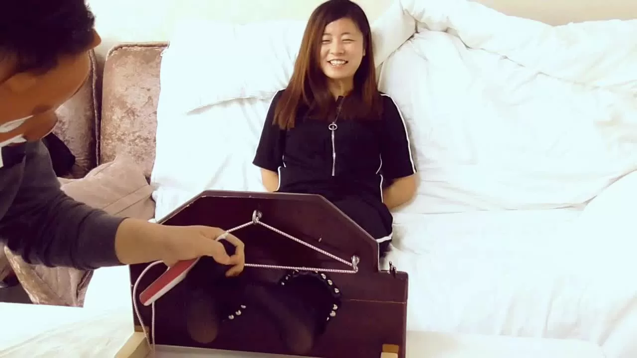 熊大原创 卖电影票妹妹2_23_1.webp