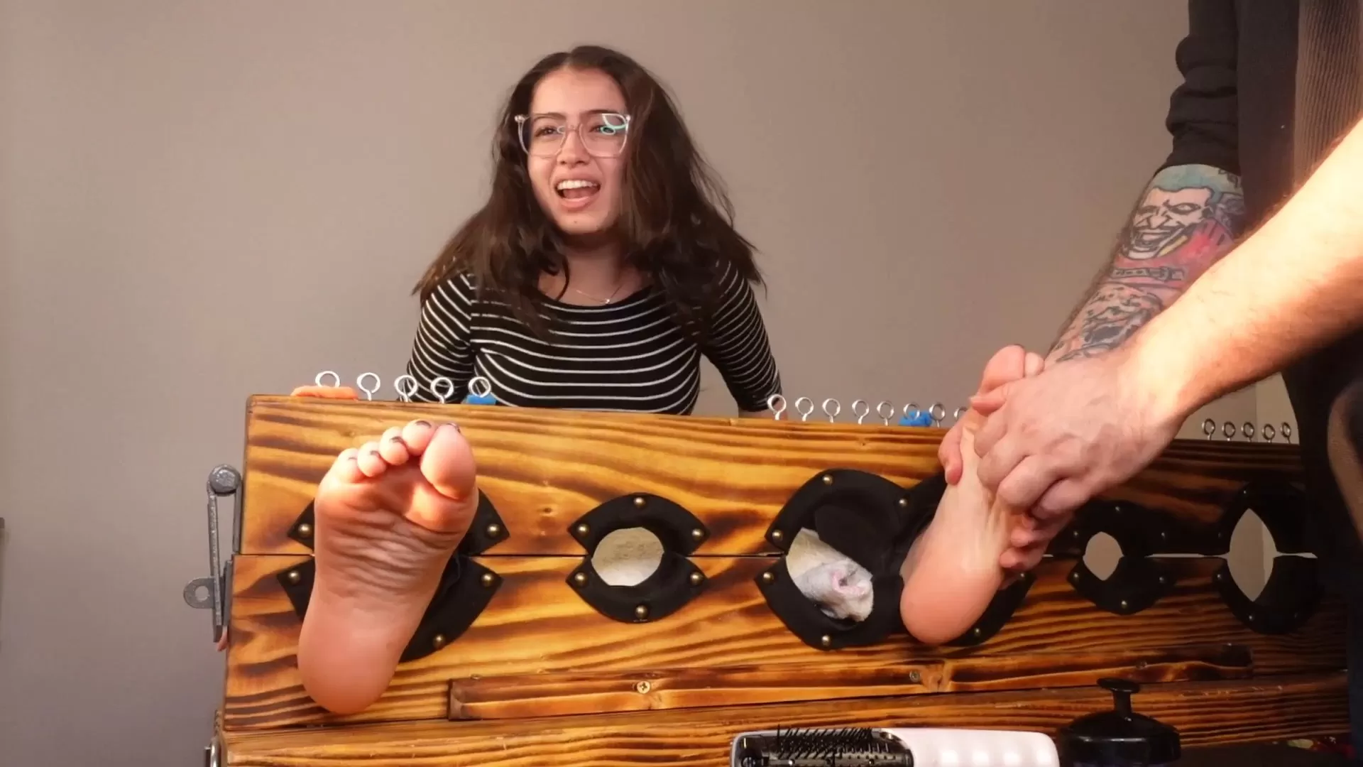 TheTickleRoom – Bella Feetures Spread Foot Tickle “The Real First Time”.mp4_s.webp