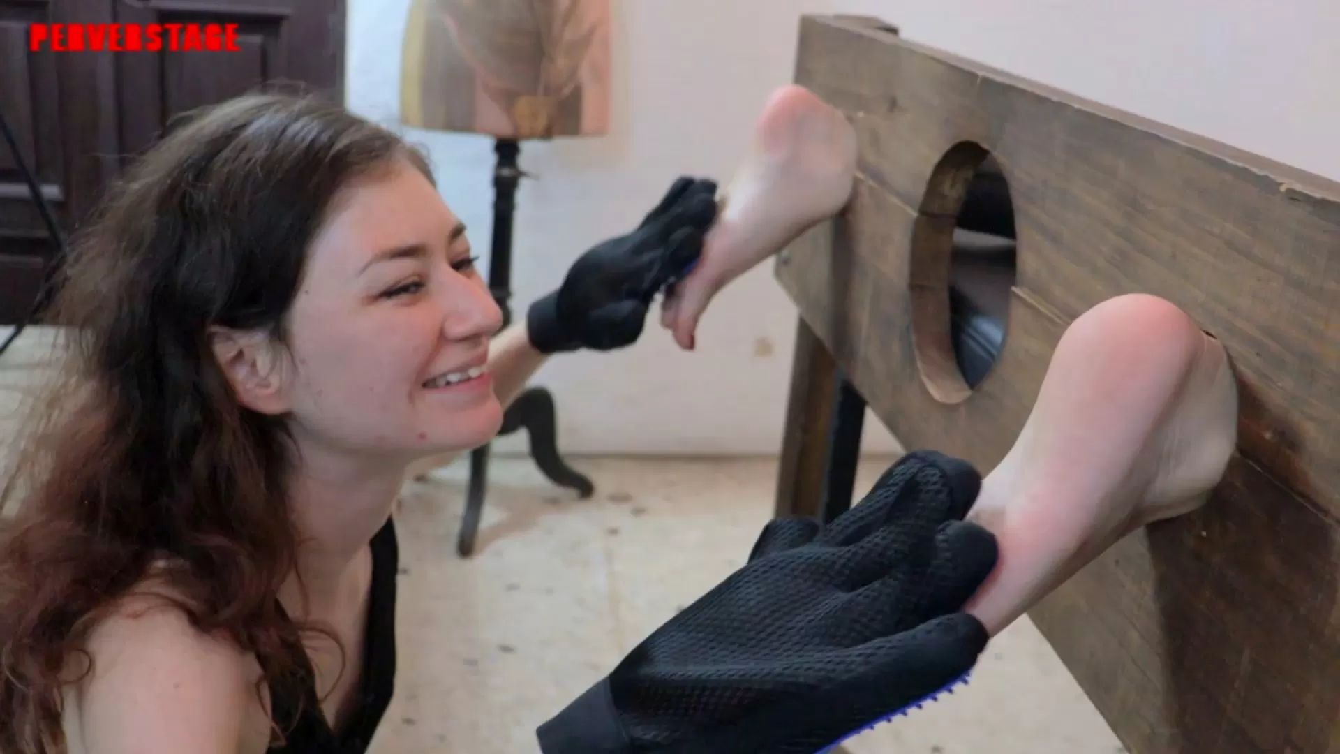 Perverstage – Jane vs Johanna Facedown On The Rack.mp4_snapshot_05.08.641.webp