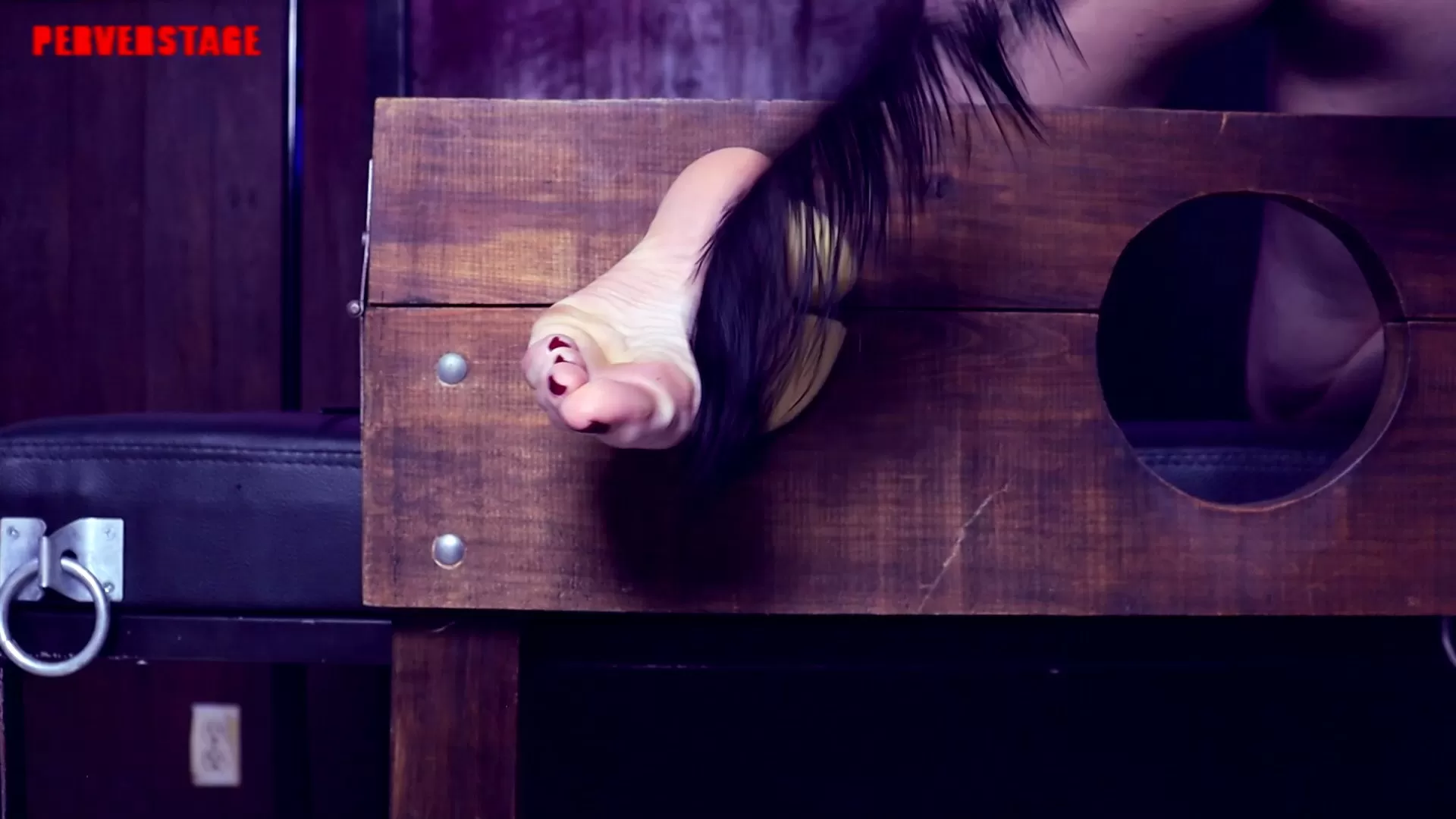 Perverstage – Melissa is barefoot!.mp4_snapshot_06.32.091.webp