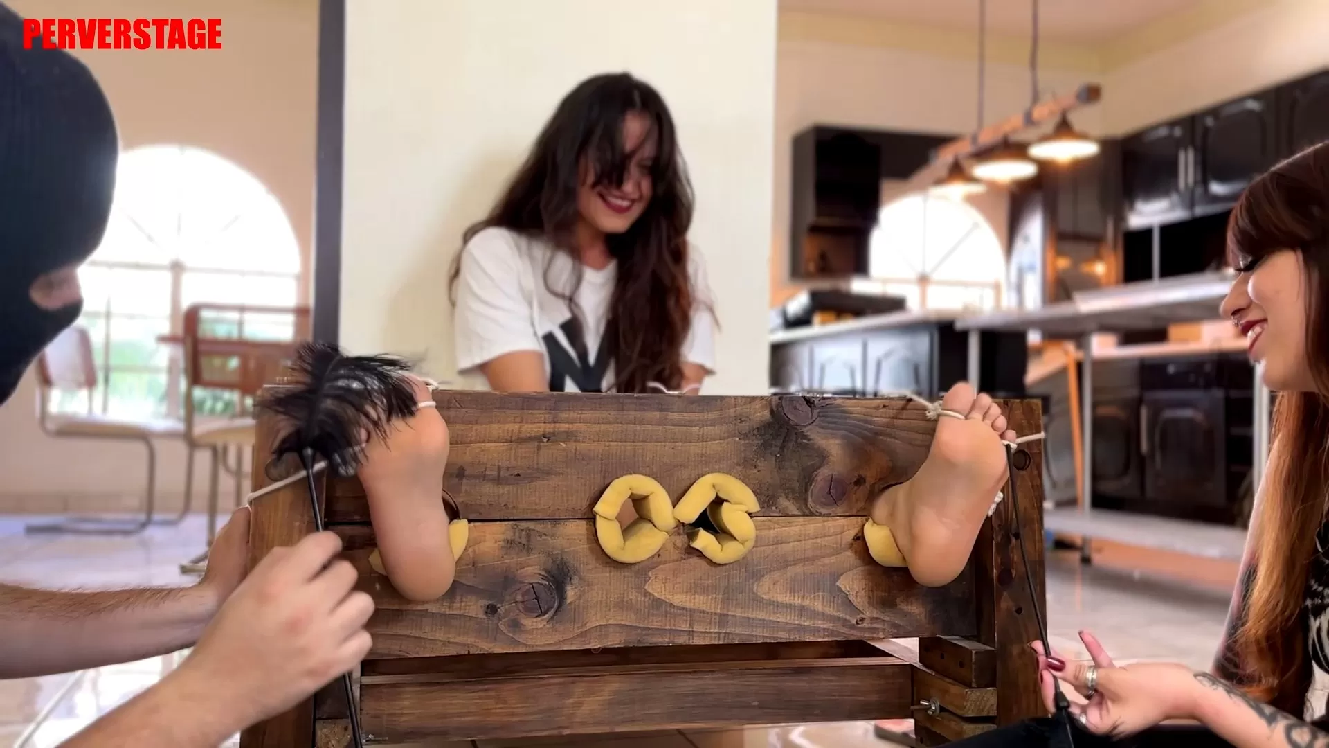 Perverstage – Amazon girl with extremely ticklish feet.mp4_snapshot_00.50.083.webp