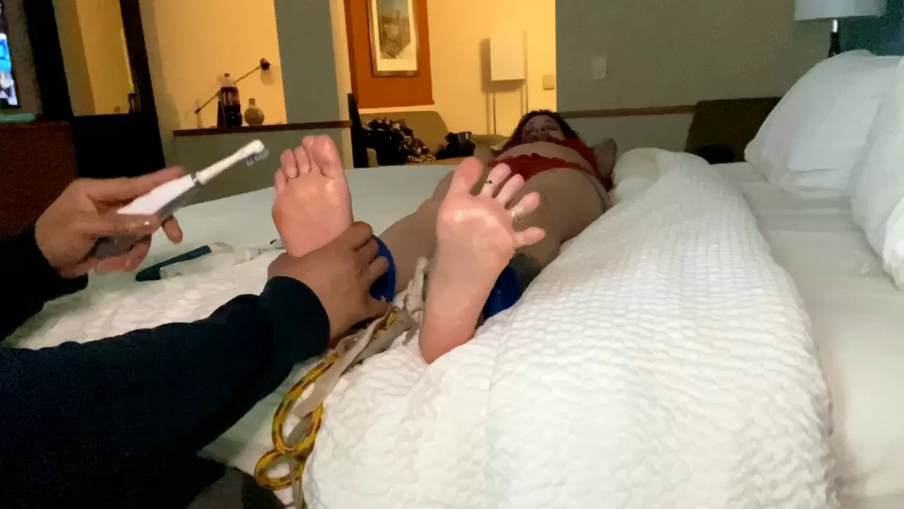 TheBKTickler – The return of Ginary – feet (uncut).mp4_snapshot_04.27.000.webp