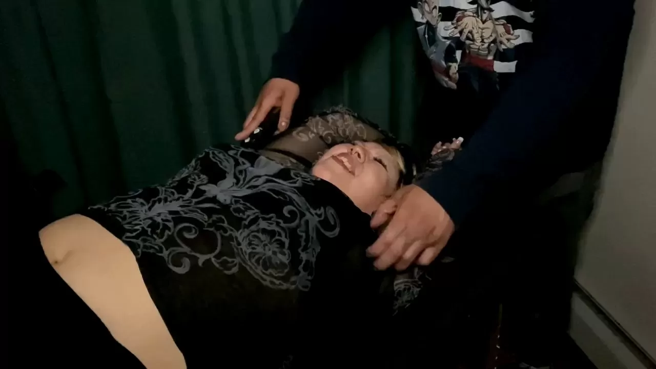 TheBKTickler – Juni’s Tickle Table Debut.mp4_snapshot_06.12.000.webp