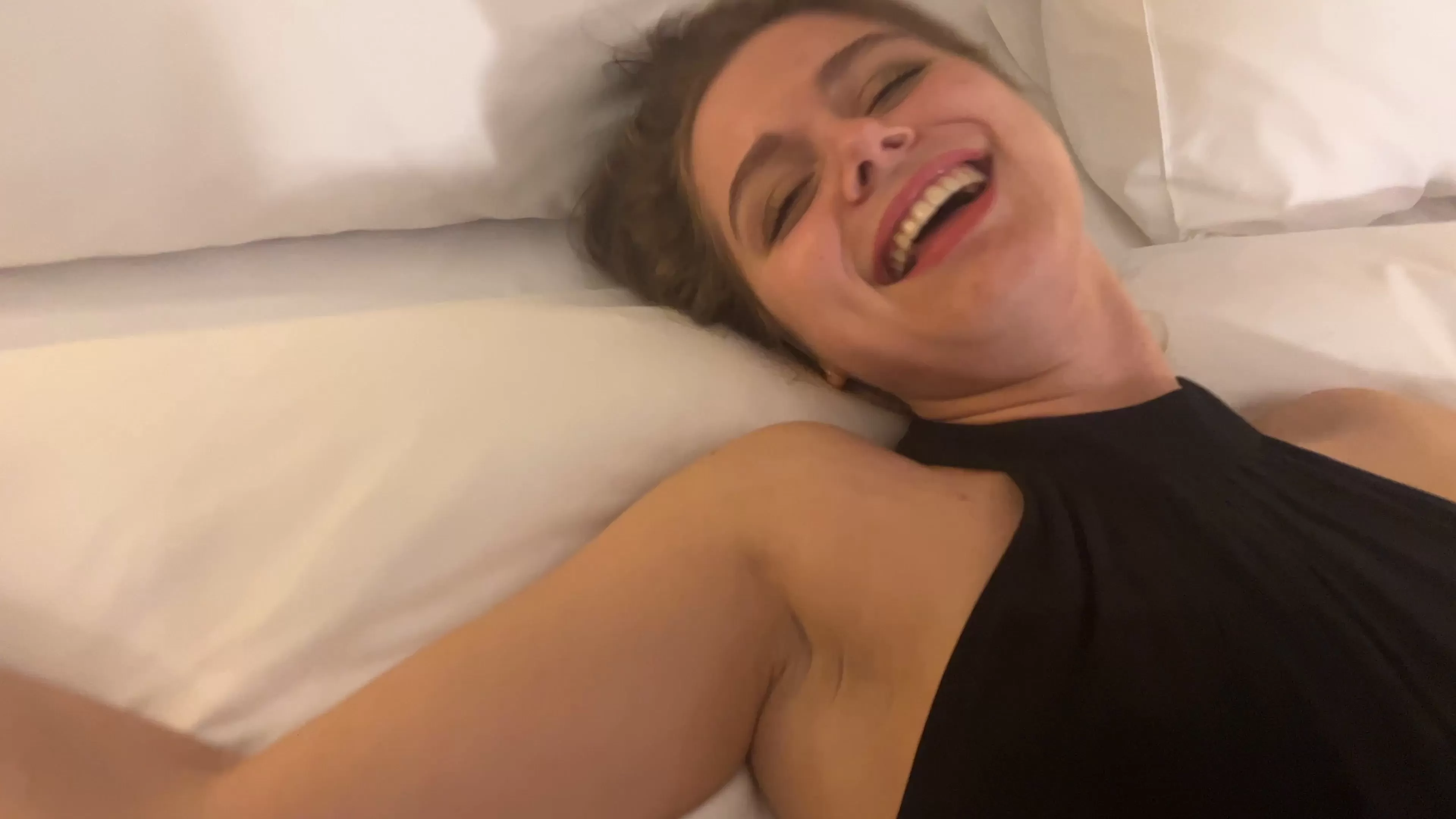 PrincessLeya – Princess Leya tickling in hotel.mp4_snapshot_04.01.908.webp