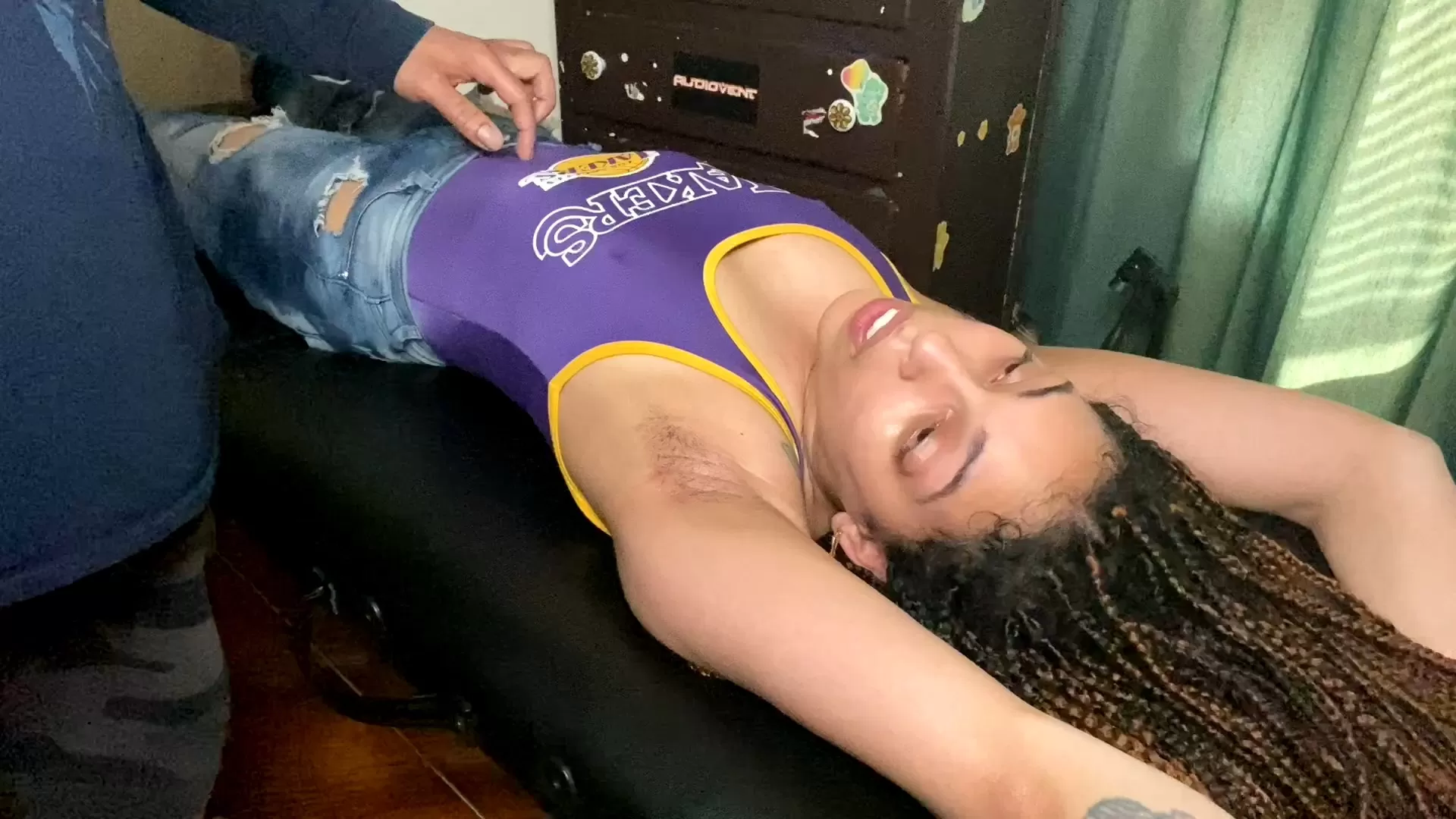 TheBKTickler – Myss Klassie’s Tickle Table Debut.mp4_snapshot_05.33.000.webp