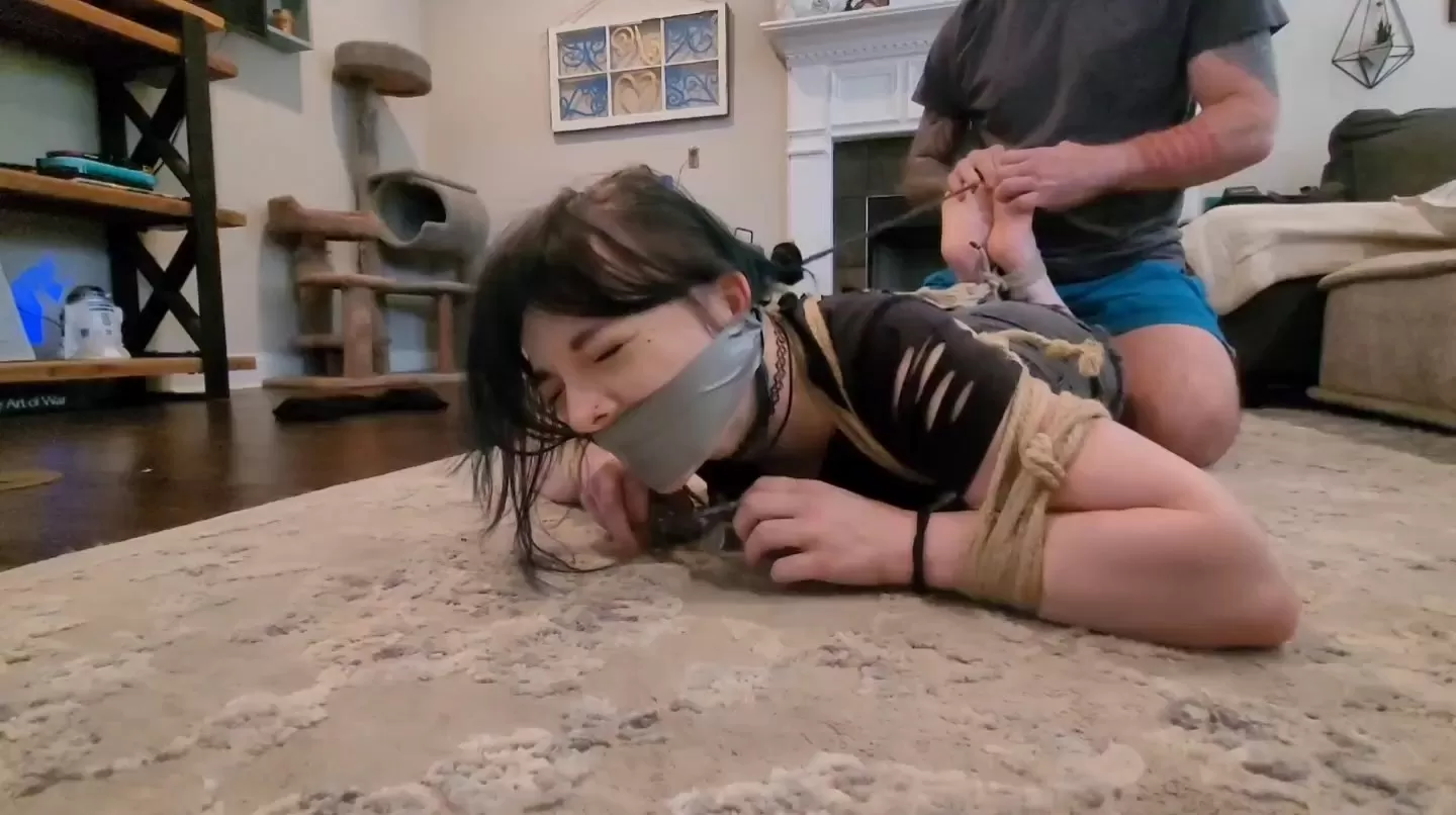 Fettish – Goth Girl Gagged in Barefoot Bondage.mp4_snapshot_08.10.000.webp