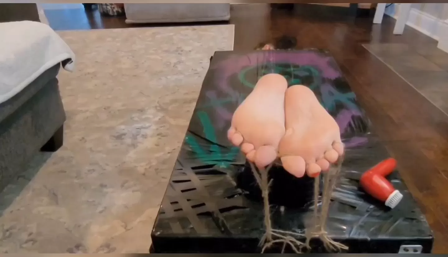 Fettish – HOSTickEL – Lil Mizz Unique.mp4_snapshot_06.38.000.webp