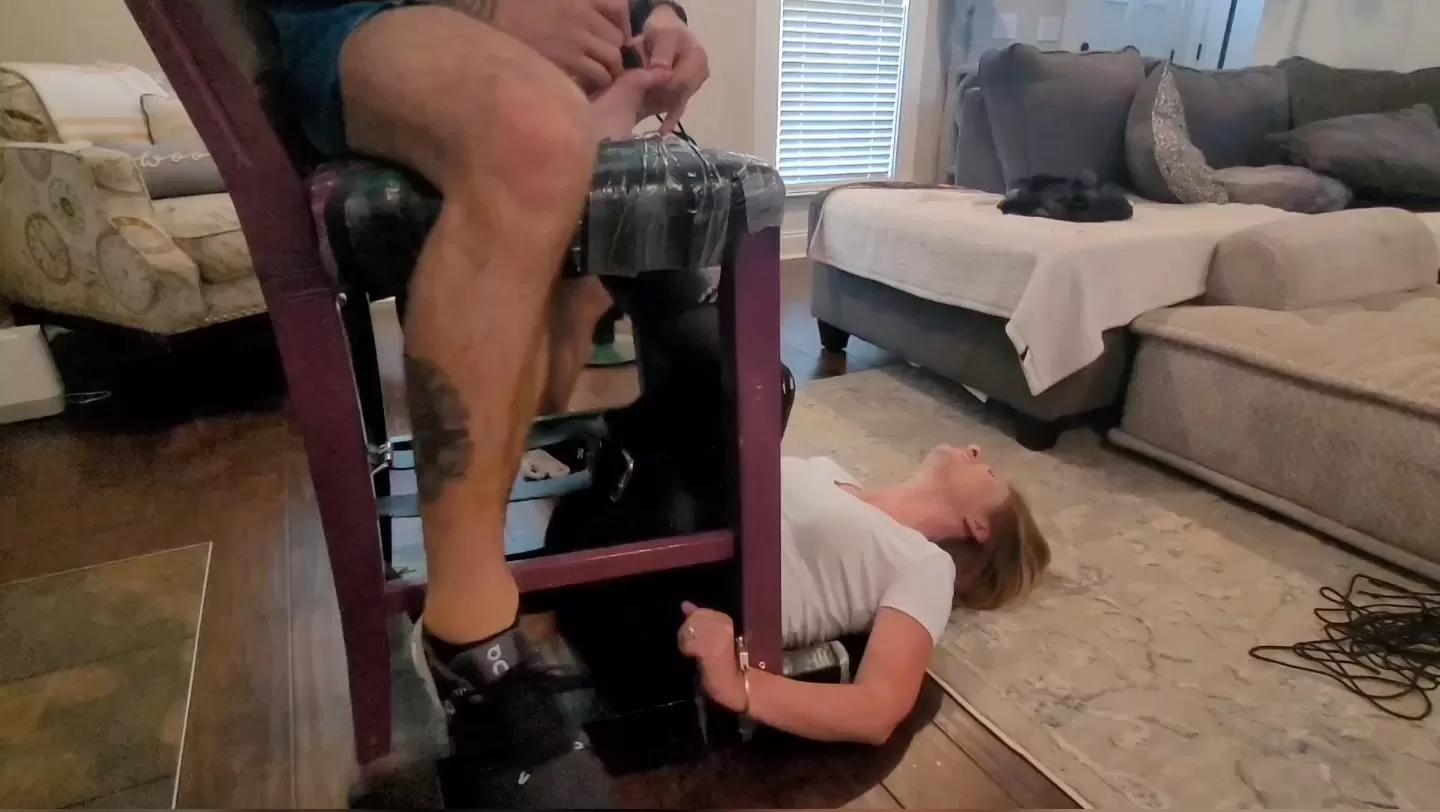 Fettish – Jokers Throne – Daisy Rae.mp4_snapshot_01.33.000.webp