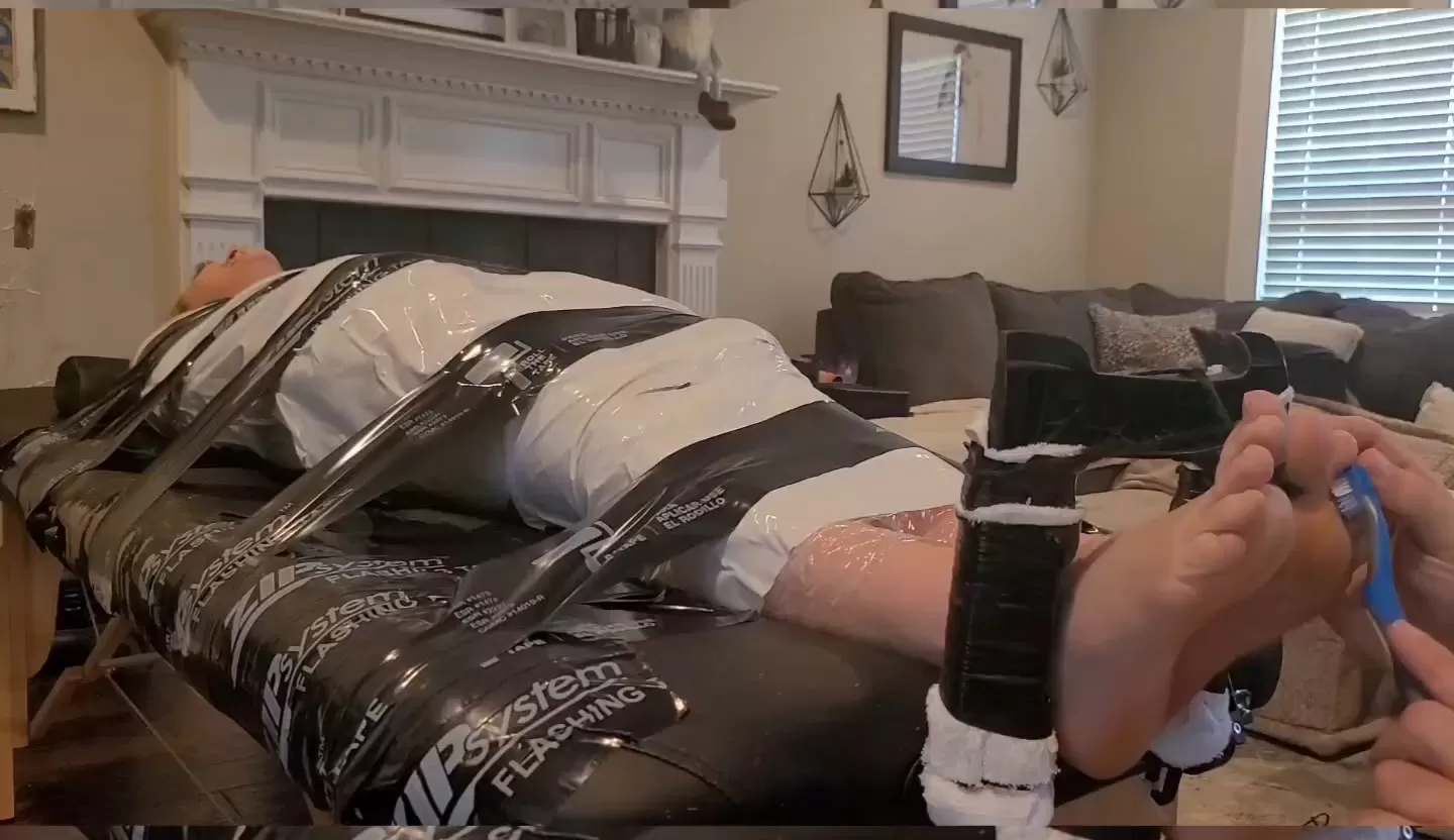 Fettish – Kendra Lynn – Tickle Table Time.mp4_snapshot_09.43.000.webp