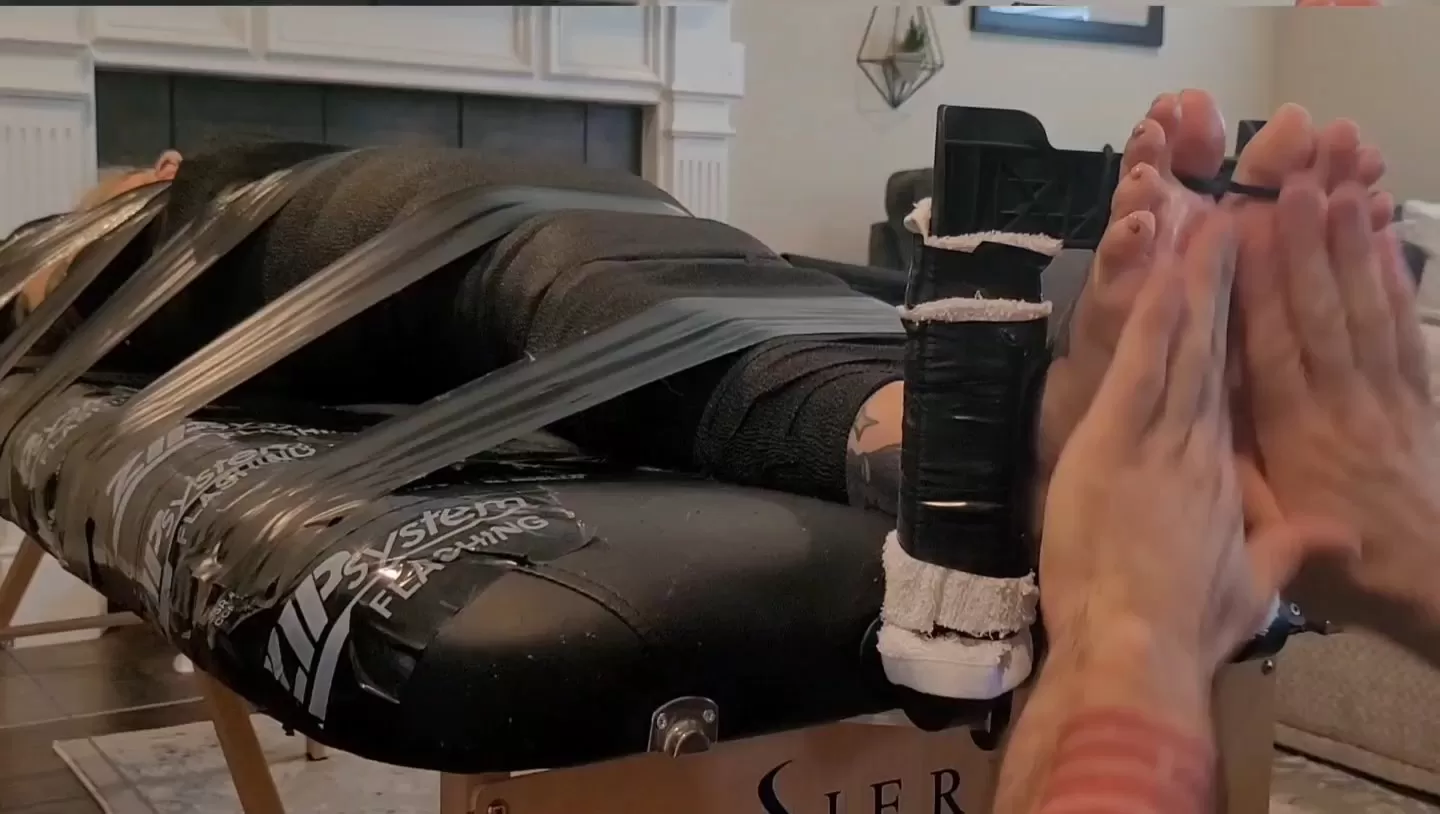 Fettish – Mia Hope on the Tickle Table.mp4_snapshot_09.11.000.webp