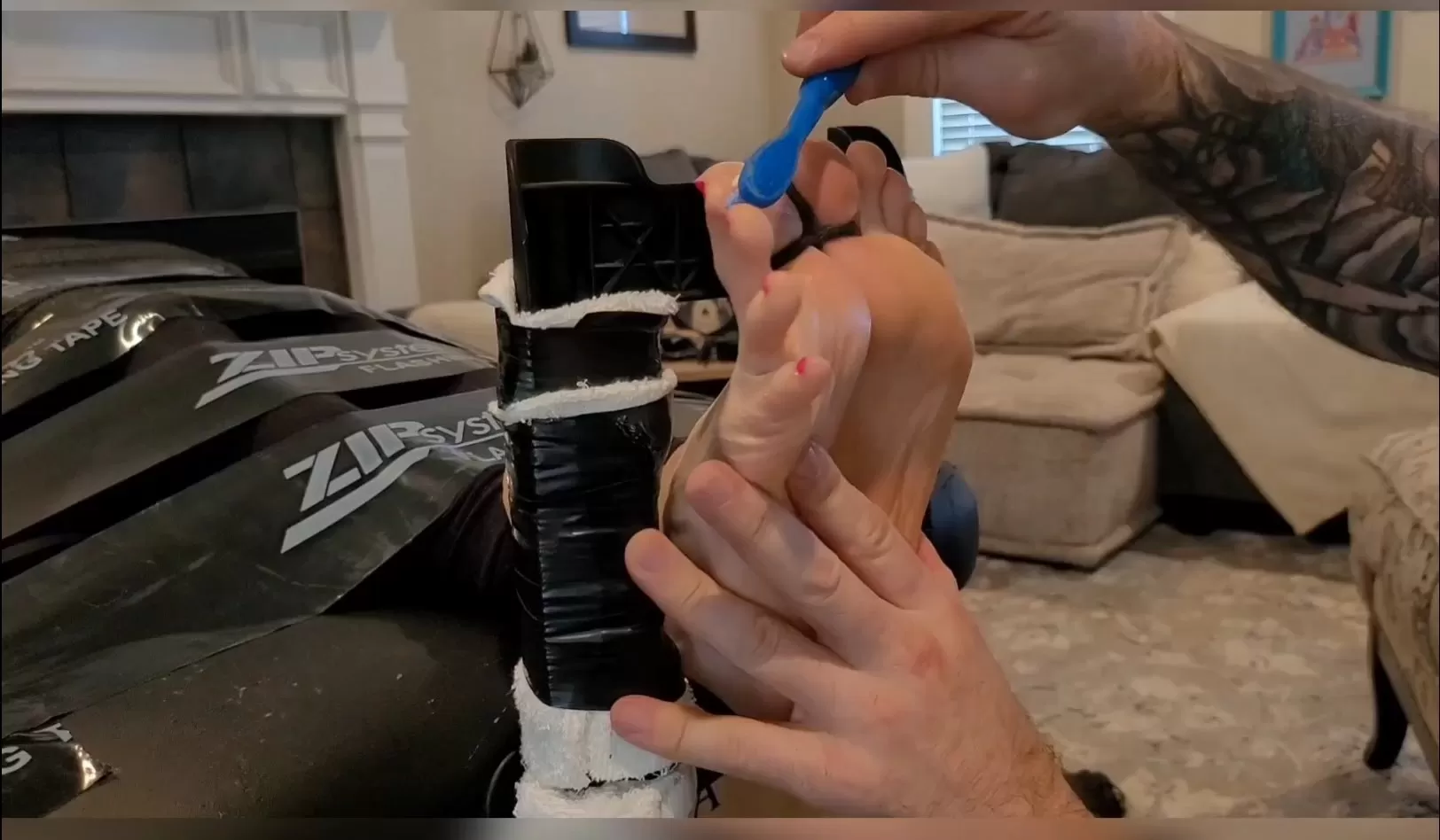 Fettish – Michelle Meets the Tickle Table.mp4_snapshot_12.14.000.webp