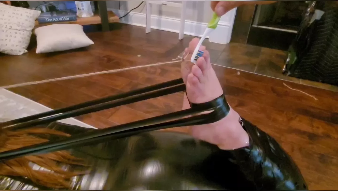 Fettish – Mummified, Hogtied, Gagged, and Tickled.mp4_snapshot_14.21.000.webp