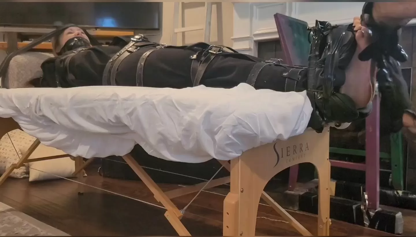 Fettish – The Tickle Table – Rachel Adams.mp4_snapshot_05.28.000.webp