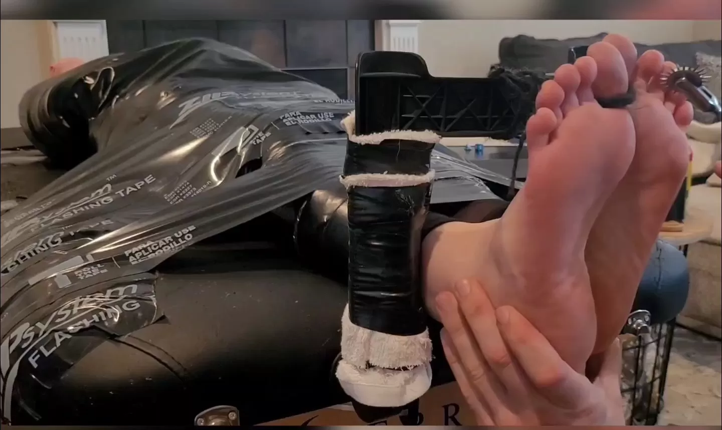 Fettish – Tickle Dice pt 4.mp4_snapshot_08.43.000.webp