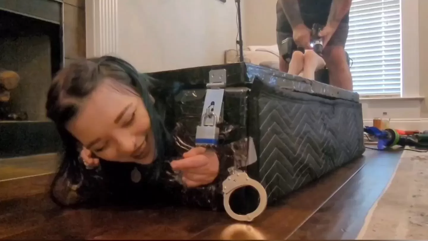 Fettish – Ticklemania 5.mp4_snapshot_05.27.000.webp