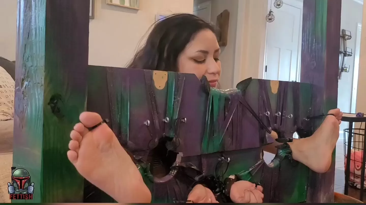 Fettish – Stocks and Bondage – Sushii.mp4_snapshot_04.27.000.webp