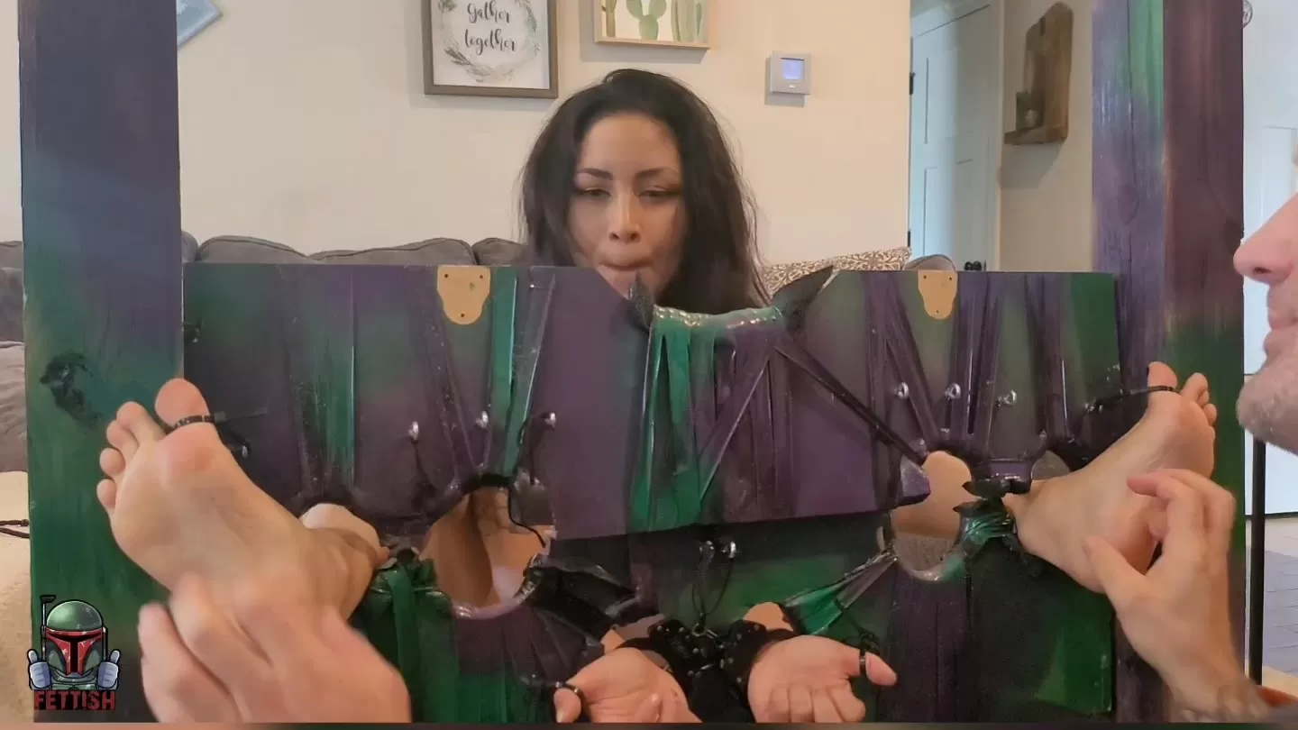 Fettish – Stocks and Bondage – Sushii.mp4_snapshot_09.20.000.webp