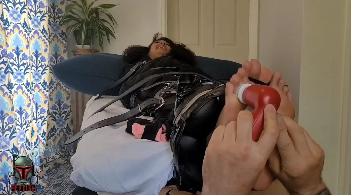 Fettish – The Tickle Table – Princess Sophia.mp4_snapshot_04.06.000.webp