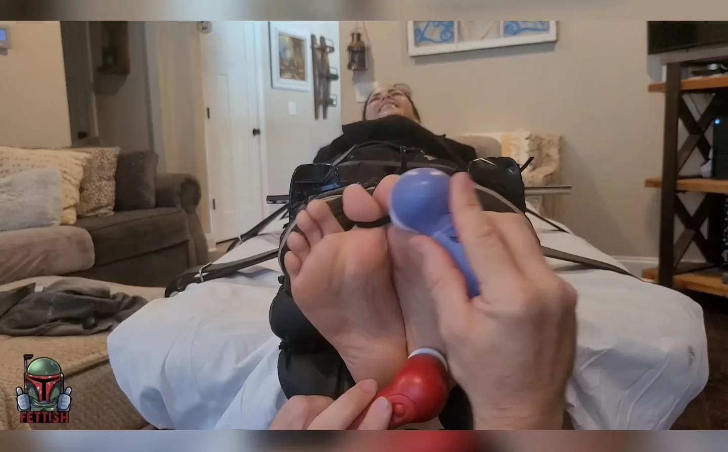 Fettish – The Tickle Table – Sushii Xhyvette.mp4_snapshot_04.35.000.webp