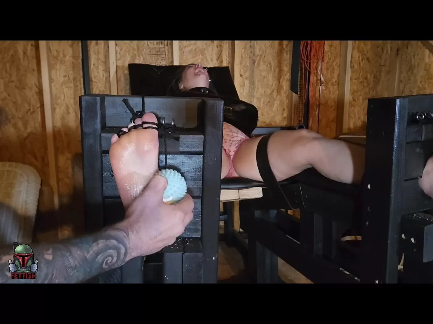 Fettish – Tickle Therapy – Liz River.mp4_snapshot_15.28.990.webp