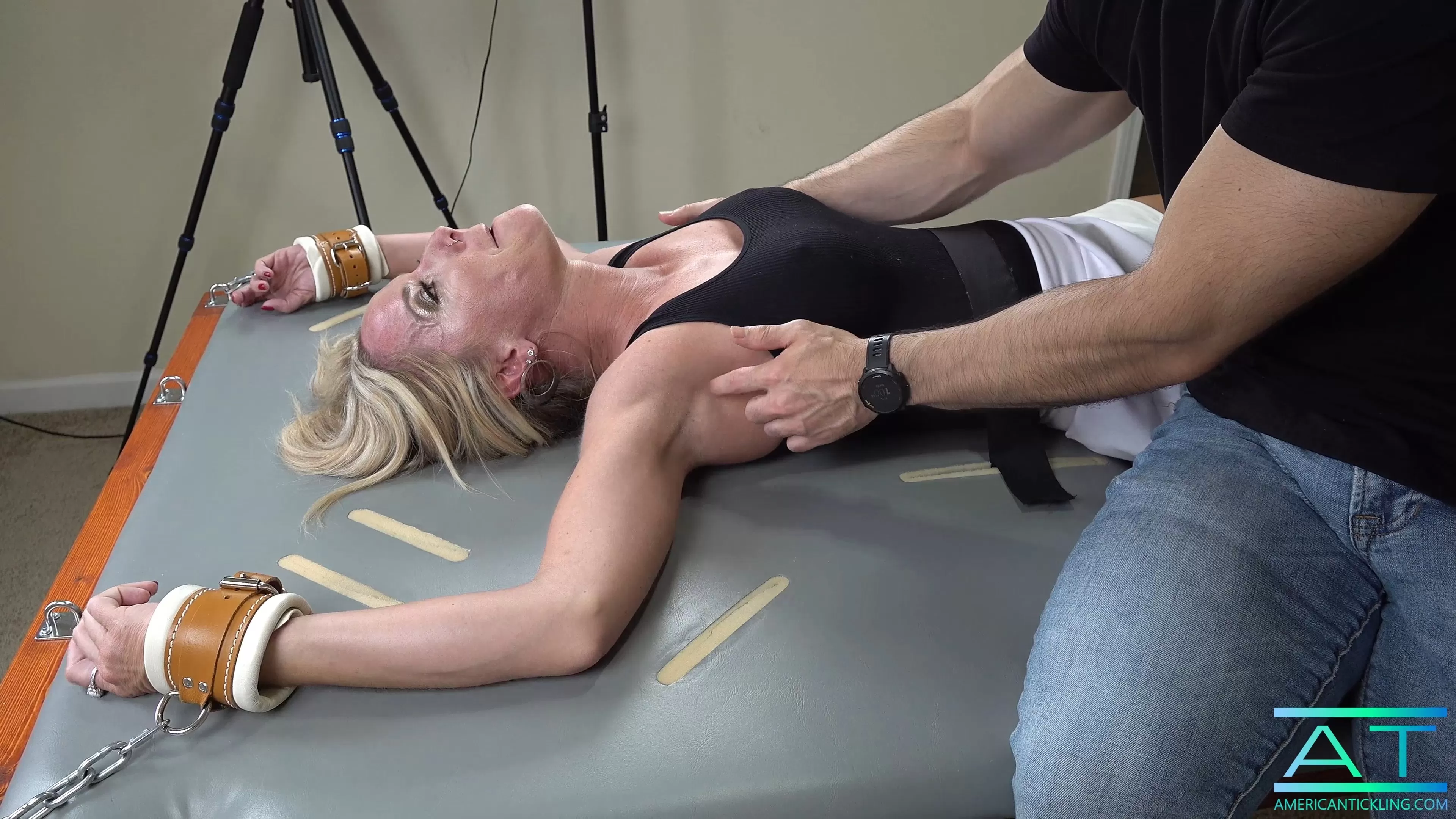 AmericanTickling – Amelia’s Breathtaking Laughter 2.mp4_snapshot_05.42.008.webp