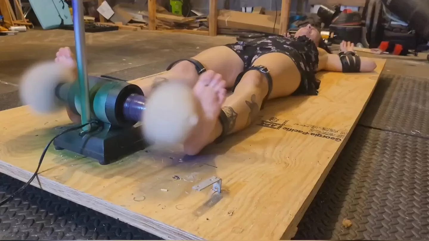 Fettish – Board Room Meeting – Mia Hope.mp4_snapshot_00.45.000.webp