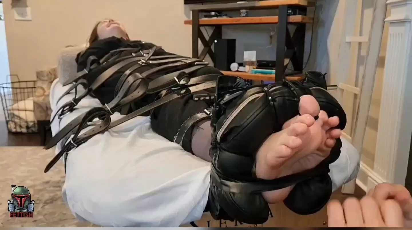 Fettish – The Tickle Table – Juniper Vixen.mp4_snapshot_07.31.000.webp