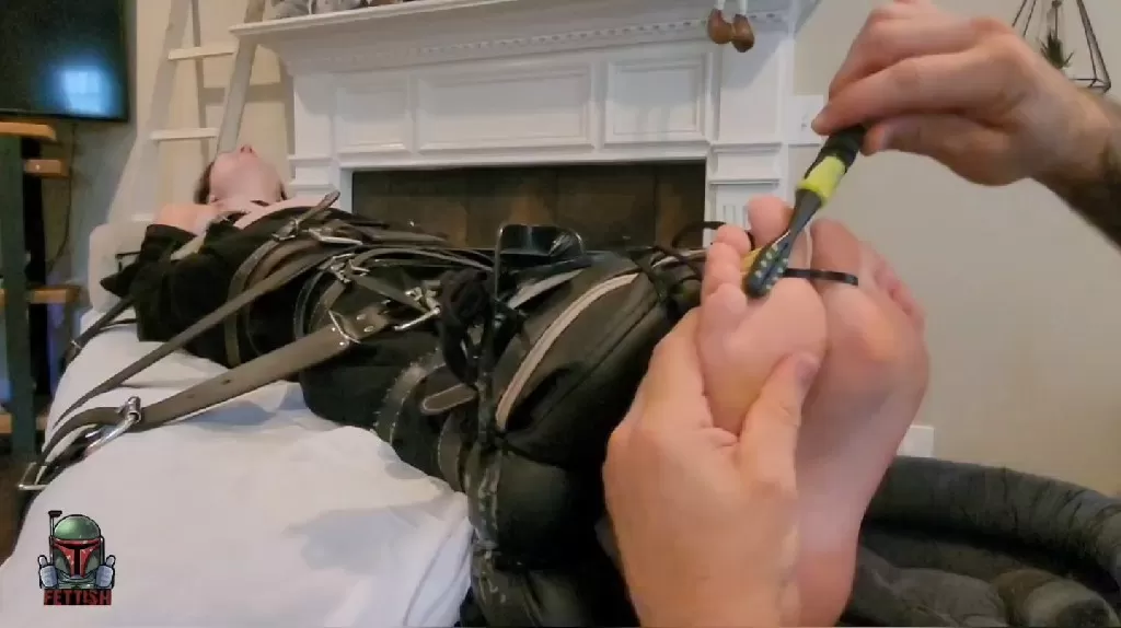 Fettish – The Tickle Table – Paige Turner.mp4_snapshot_07.37.000~1.webp