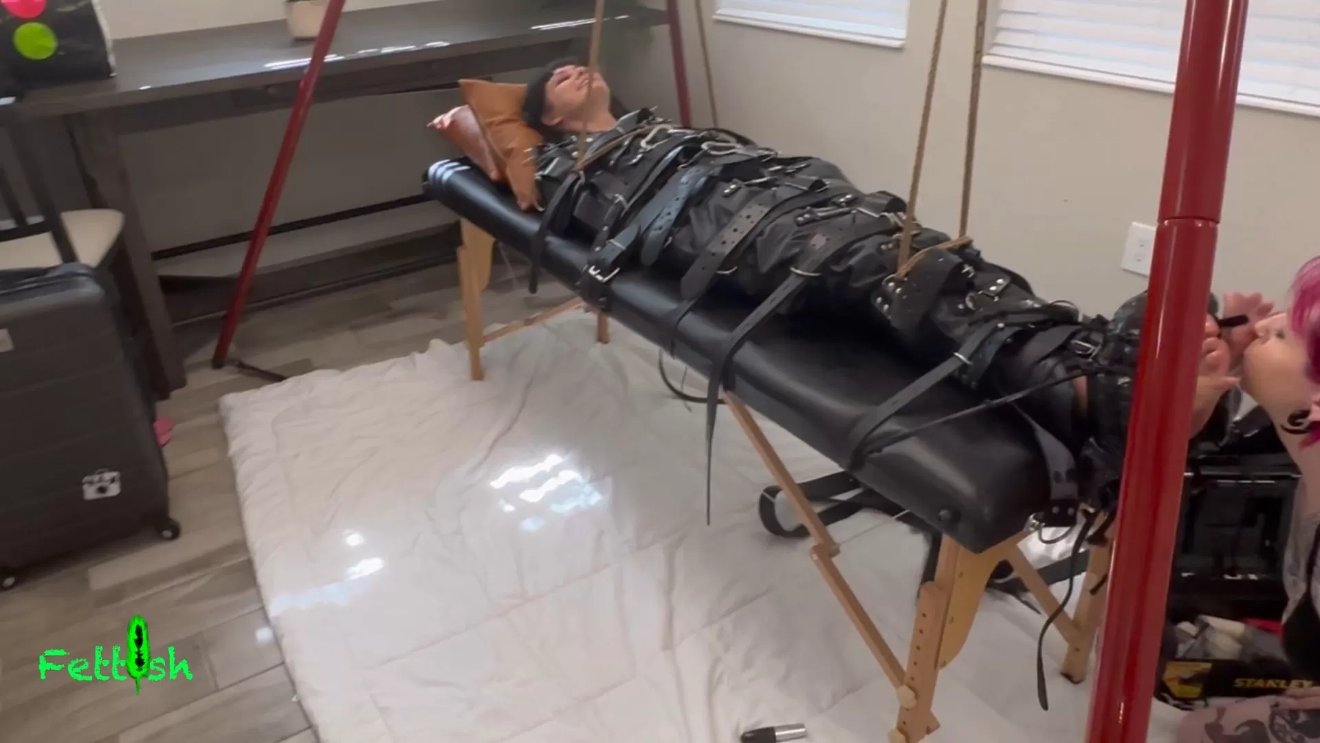 Fettish – The Tickle Table – Lady Lazarus and Lil Mizz Unique.mp4_snapshot_07..webp
