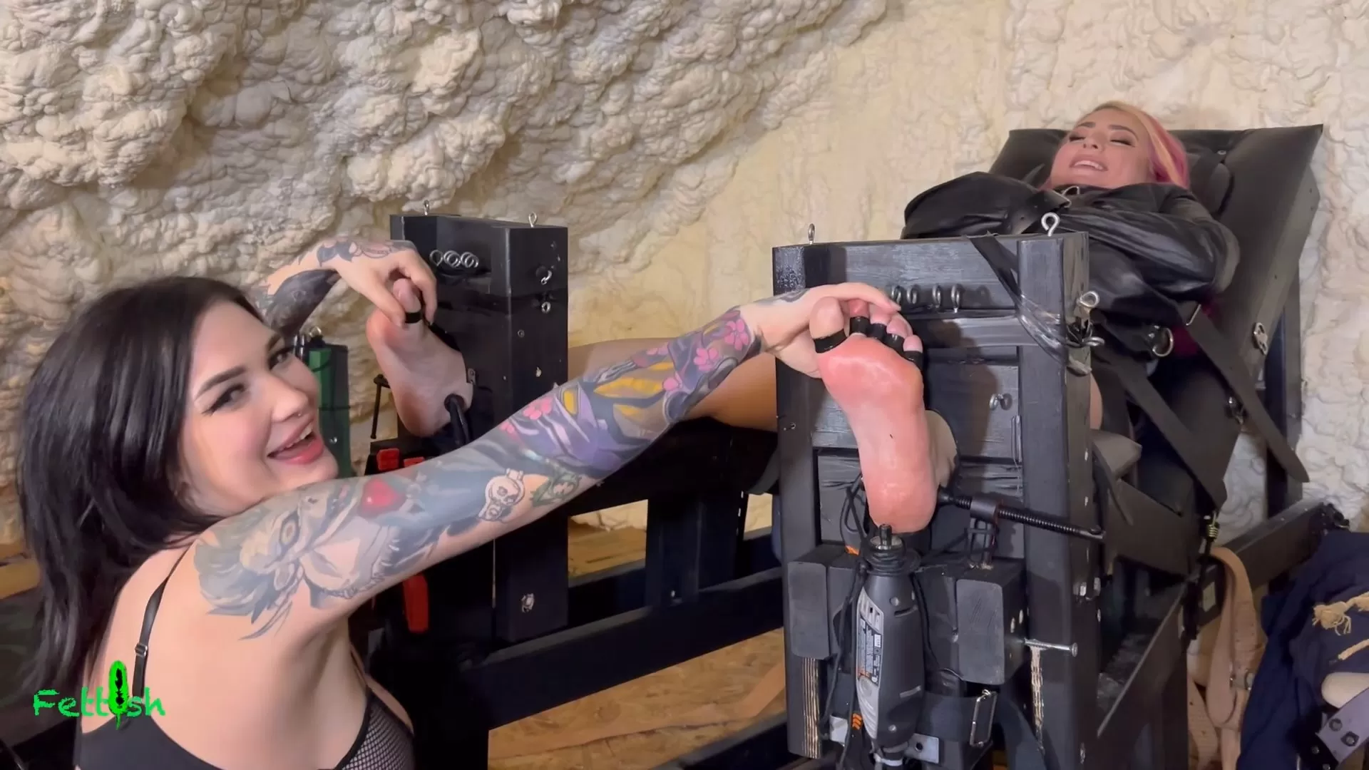 Fettish – Tickle Therapy – Ayla Jae and Kylie Moone.mp4_snapshot_04.51.666.webp