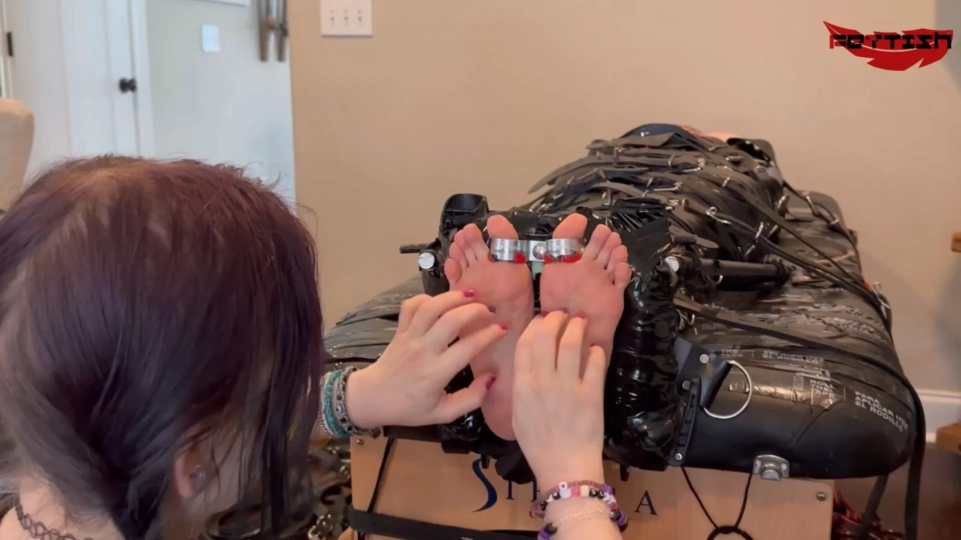 Fettish – The Tickle Table – Violet vs Scarlett.mp4_snapshot_04.24.466.webp