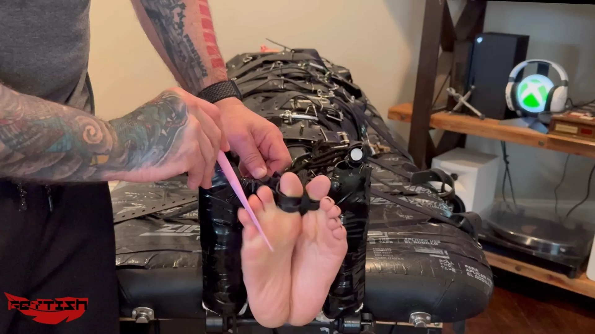 Fettish – The Tickle Table – Zelda II.mp4_snapshot_03.49.000.webp