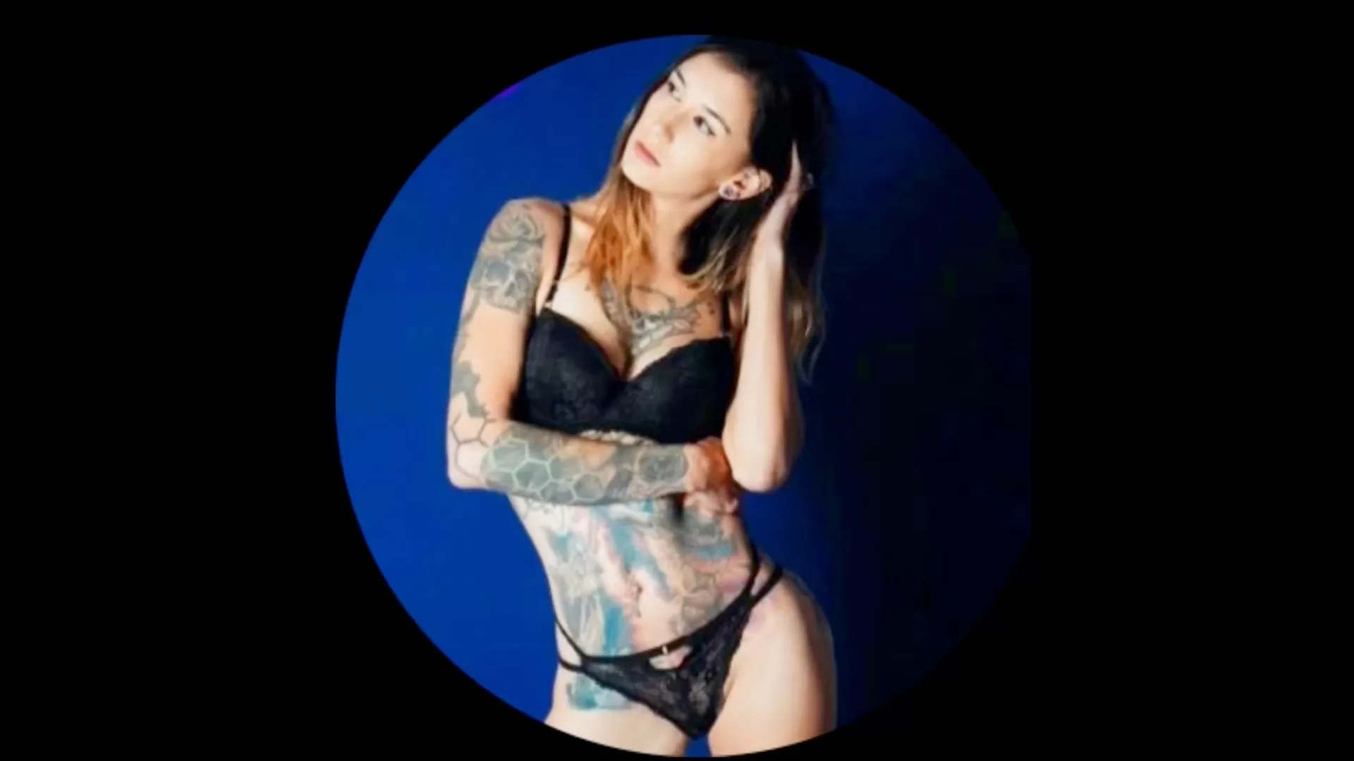 Fettish – The Tickle Table – Roze and Greasy Rose.mp4_snapshot_00.04.833.webp