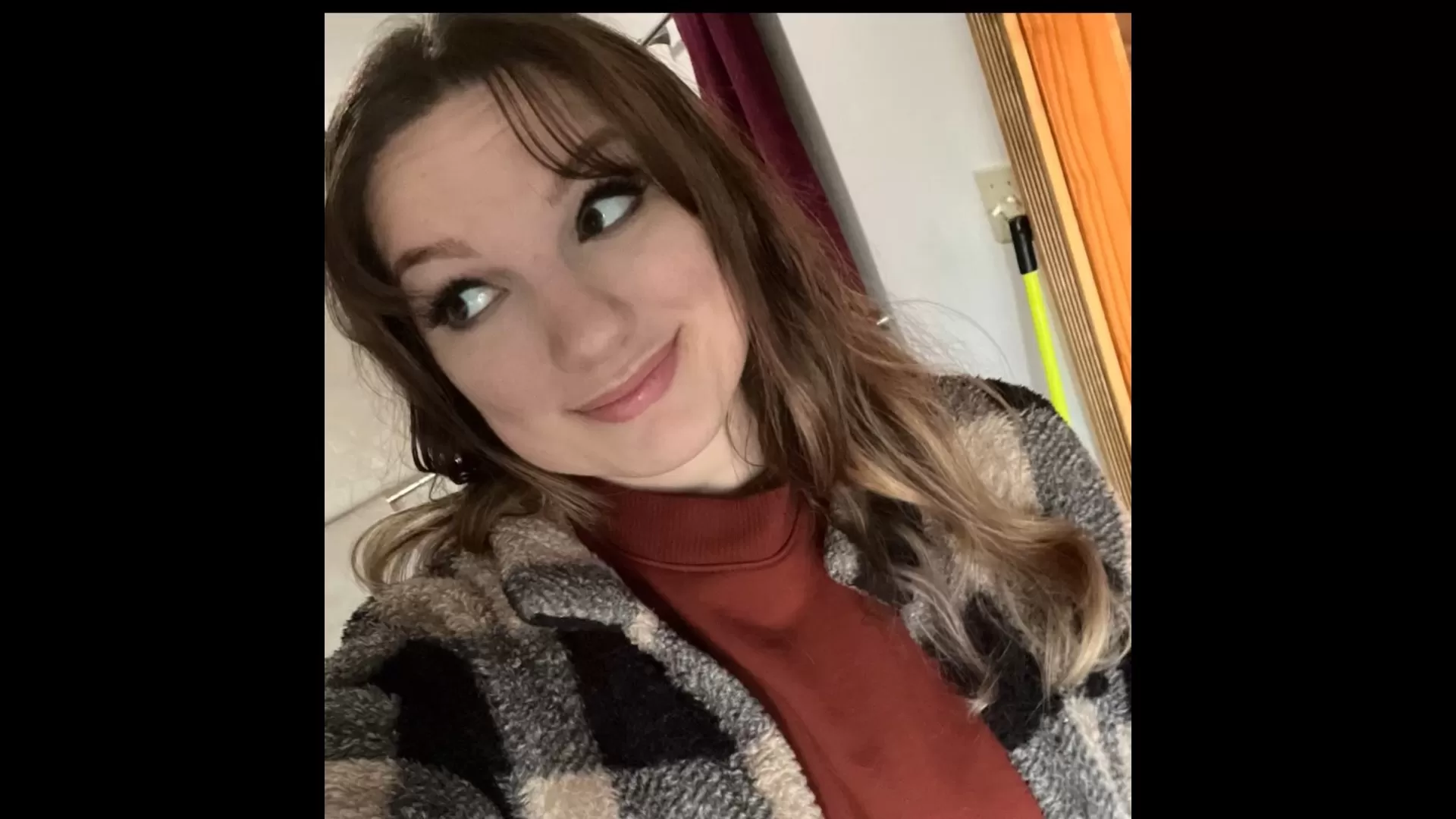 Fettish – Tickle Therapy – Nikki Sabel.mp4_snapshot_00.07.733.webp