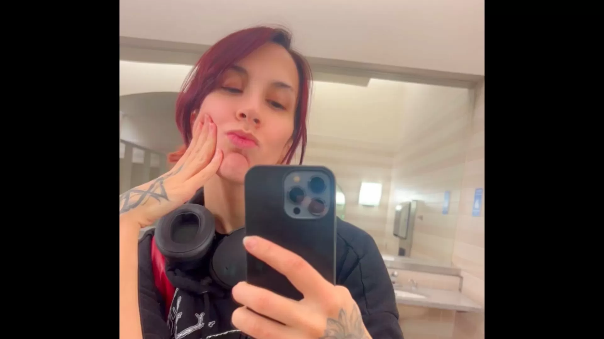 Fettish – Tickle Therapy – Scarlett Foxx vs Mia Hope and Amethyst Mars.mp4_sna.webp