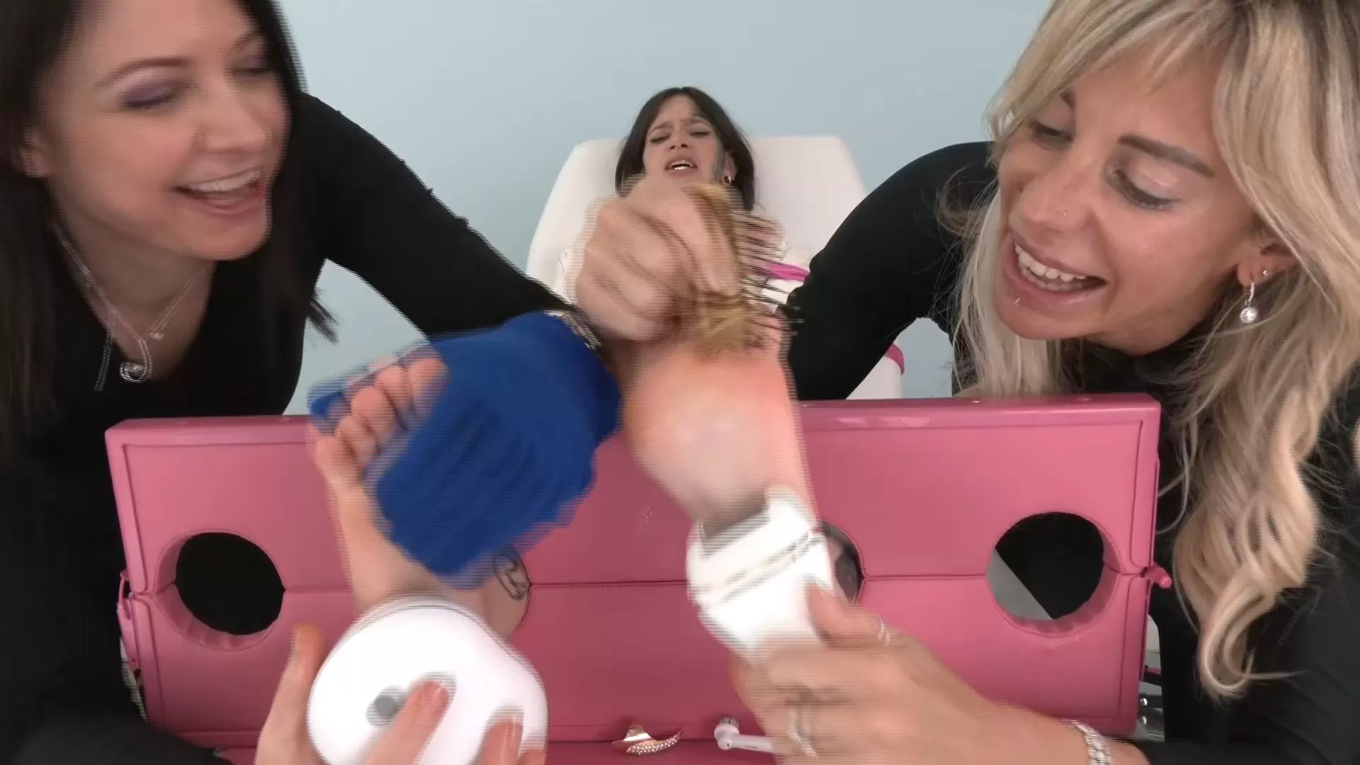 TicklingAndLaughingExperiences – Tickle the Witch!.mp4_snapshot_15.30.000.webp