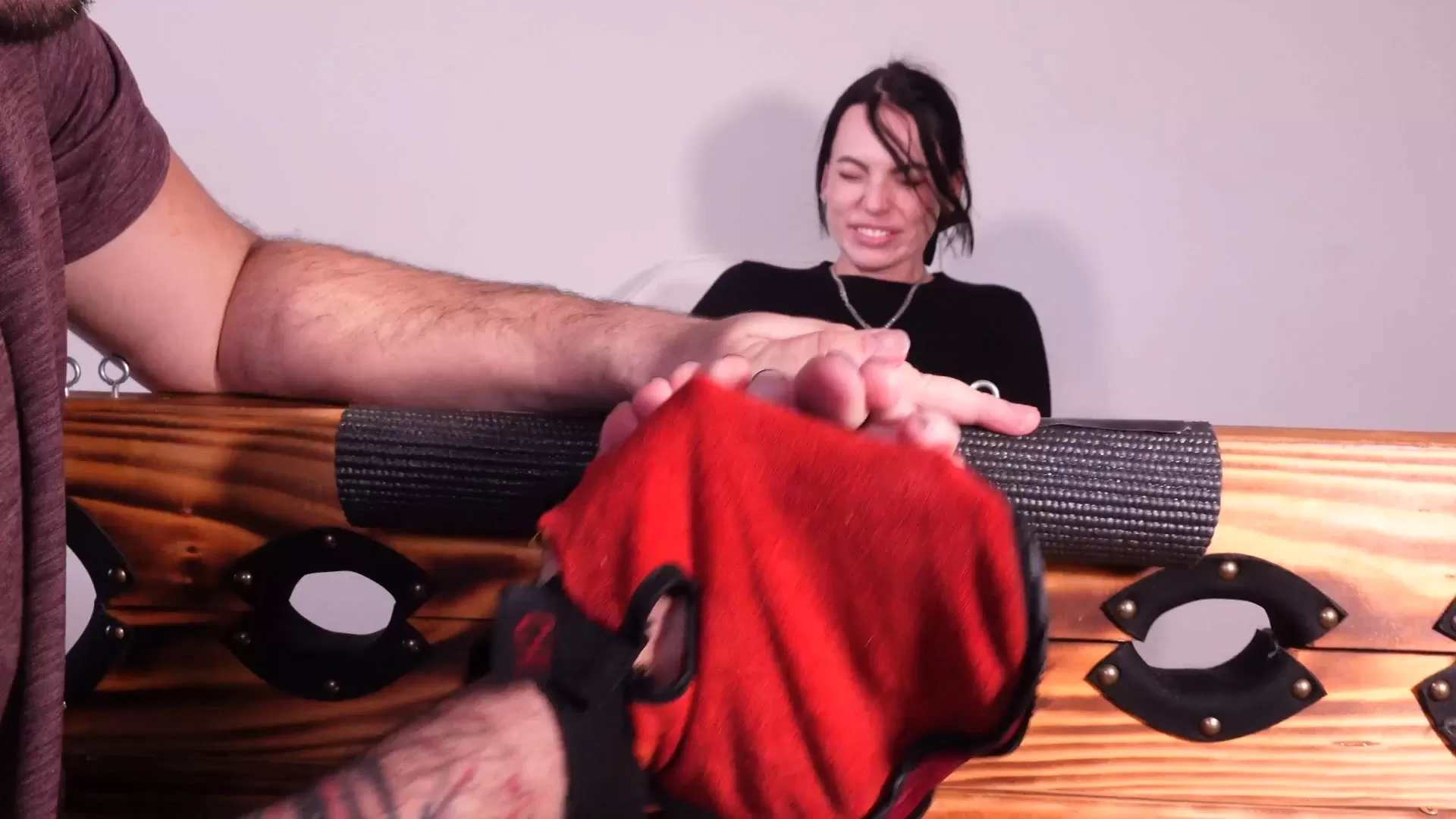 TheTickleRoom – April Big Feet Hysteria!.mp4_snapshot_10.01.133.webp