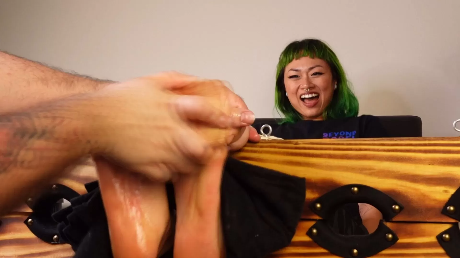 TheTickleRoom – Cherrys Audition Pt 1 Big Fun Feet!.mp4_snapshot_05.49.882.webp