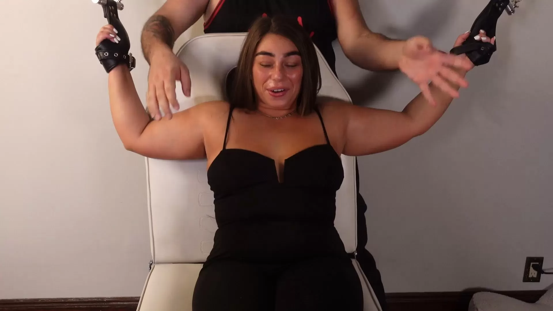 TheTickleRoom – Serenas Double Trouble Upperbody!.mp4_snapshot_04.44.117.webp